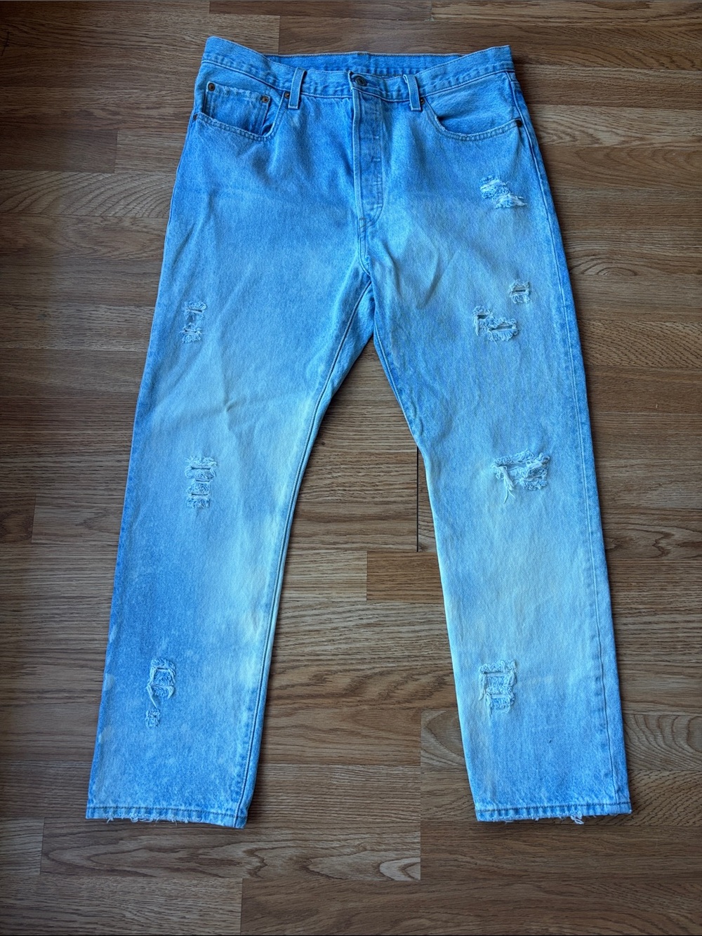 Levi’s 501- mens light blue distressed jeans W34- L30